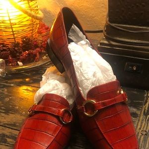 Narrow flat dress shoes